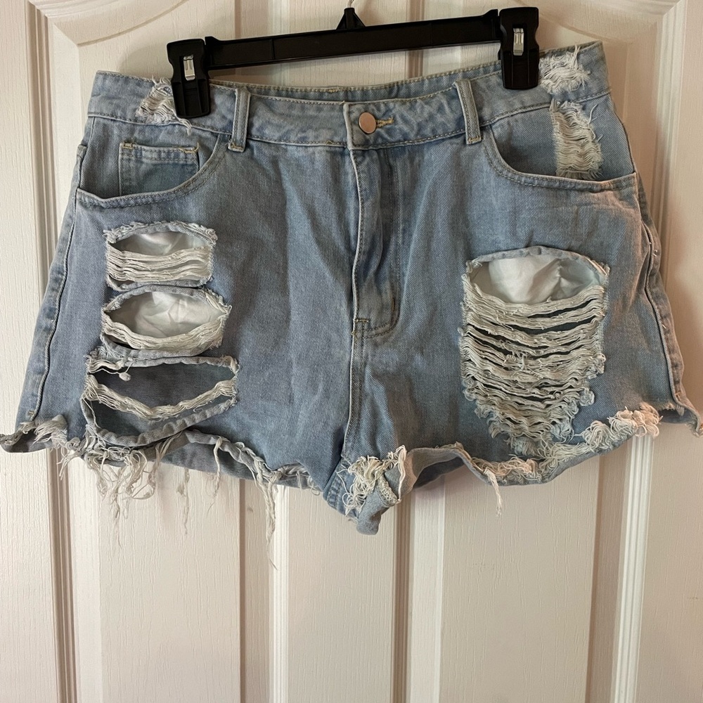 High wasted distressed denim shorts! NEVER WORN
